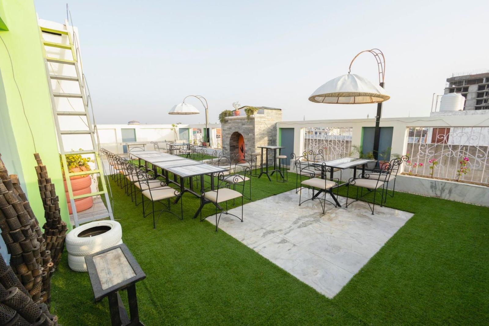 Hotel Sahibs Lighthouse - Swimming Pool Agra  Extérieur photo